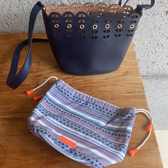 Stella & Dot Bucket Bag with removable pouch liner - Picture 9 of 16